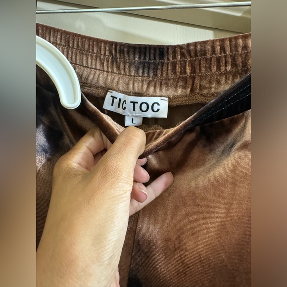 NWOT Suede 2 piece sweat suit - Picture 4 of 5